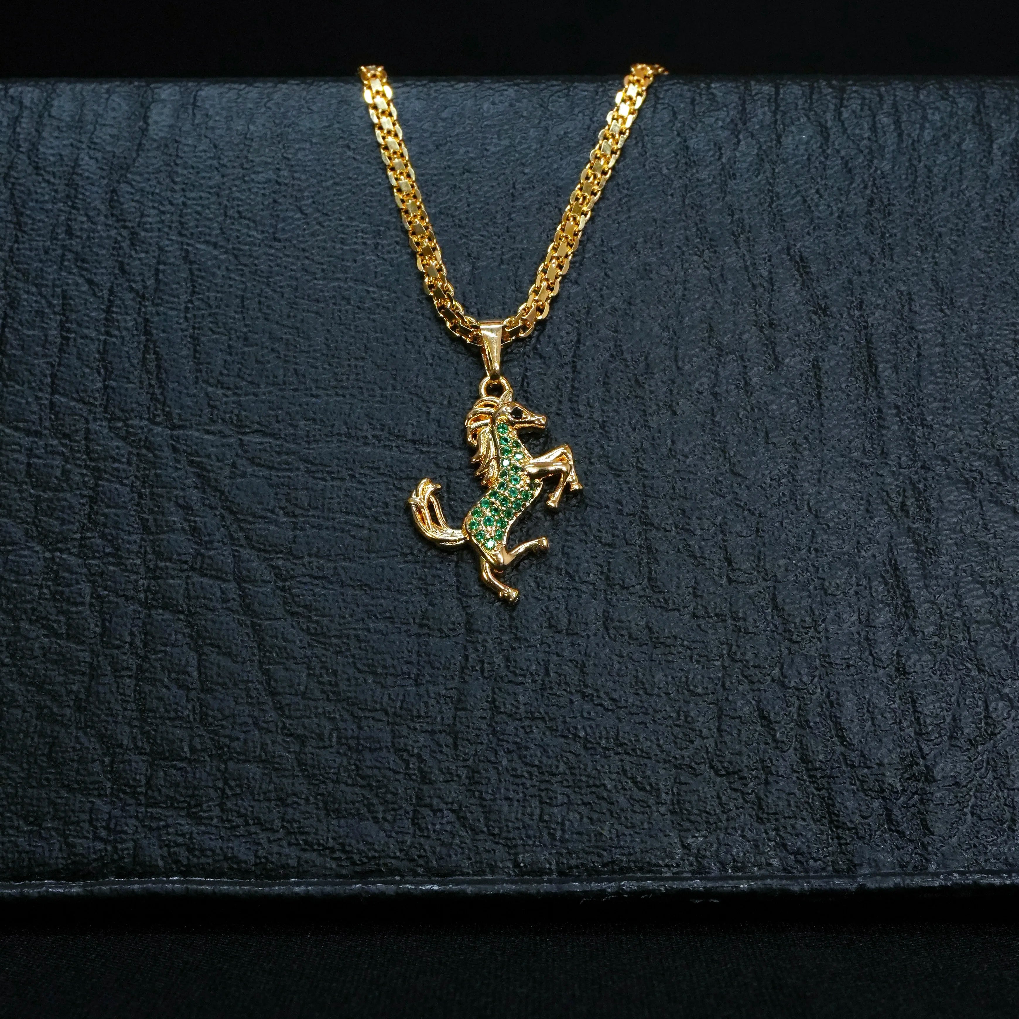 Dije Caballo Zircon