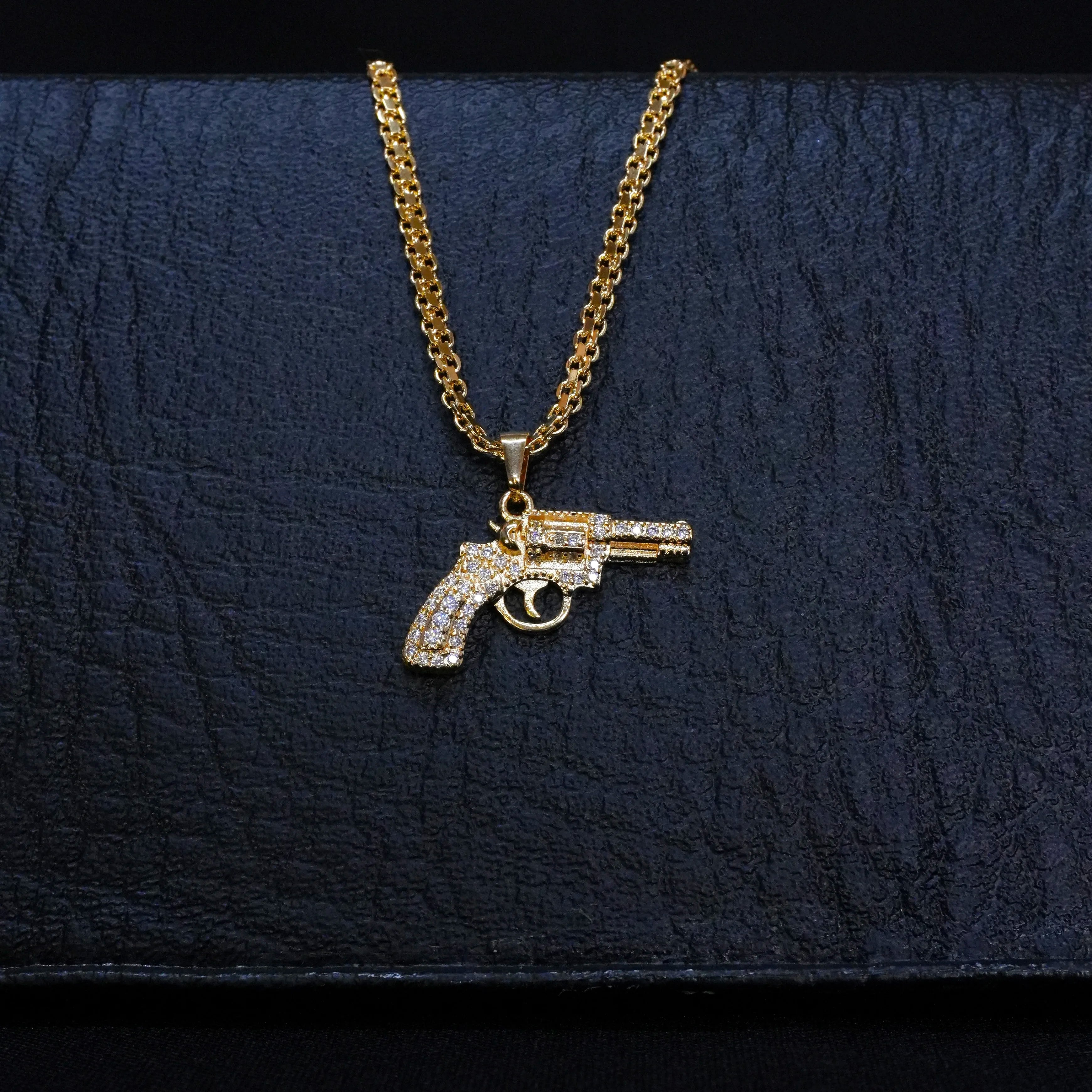 Dije Arma Diamantado